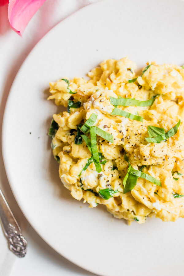 A Fluffy Twist: Creamy Goat Cheese Scrambled&nbsp;Eggs!